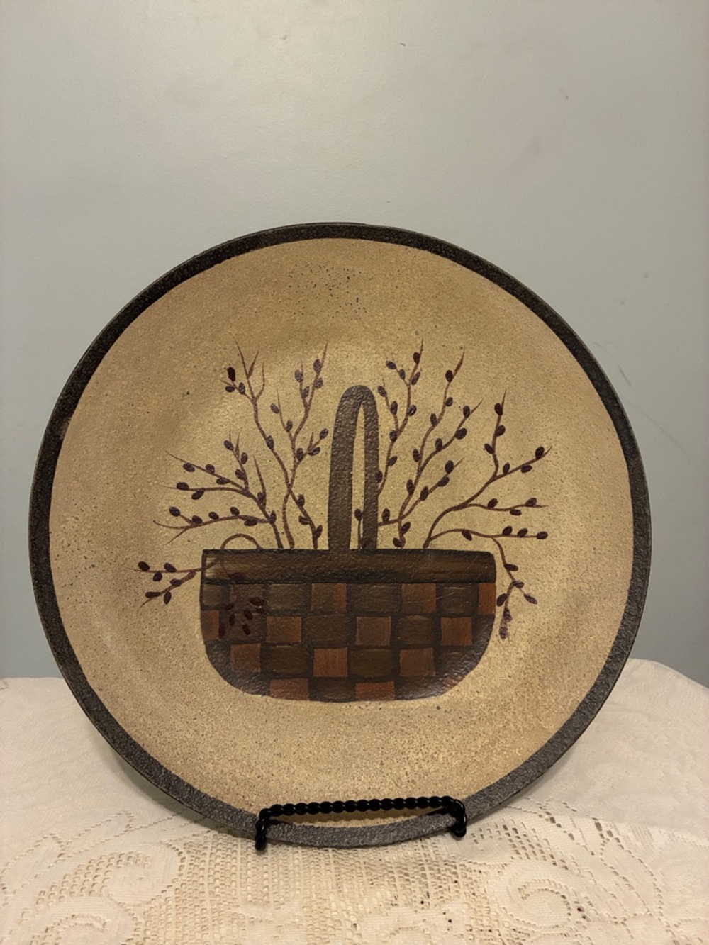 Donna White Plate wooden RustPrimitive Handpainted folk art basket